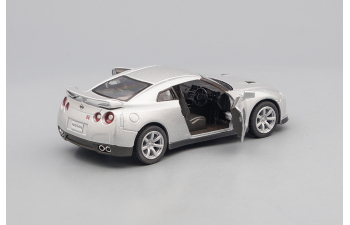 NISSAN GT-R R35 (2009), silver