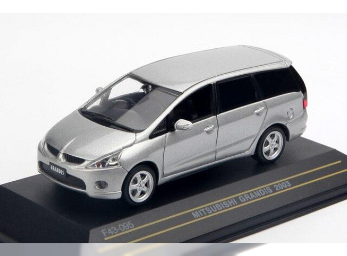 MITSUBISHI GRANDIS (2003), silver