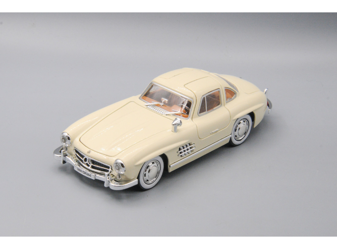 MERCEDES-BENZ W198 300SL Gullwing, слоновая кость, 21 см