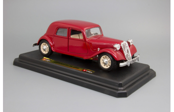 CITROEN 15 CV TA (1938), red