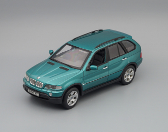 BMW X5, green