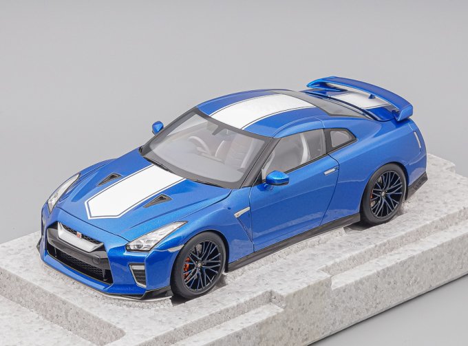 NISSAN Skyline Gt-r (r35) With Engine And Accessories (2016), Blue White