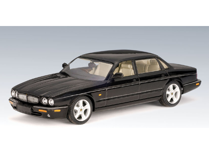 JAGUAR XJR, black