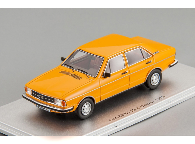 AUDI 80 B1 4-dr (1976), orange