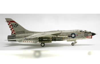 Vought F-8E Crusader Diecast Model USN VF-211 Fighting Checkmates NP100 USS Bon Homme Richard Vietnam 1967 (Wings of Heroes)