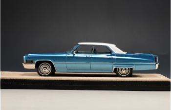 CADILLAC Sedan De Ville 1970 Corinthian, blue metallic