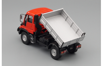 MERCEDES-BENZ Unimog U300, red / silver