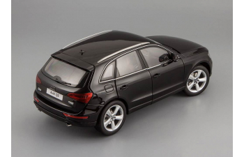 AUDI Q5 Facelift with sun-roof (2013), phantom black