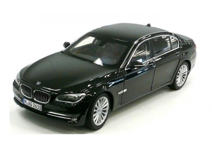 BMW 750 Li F02 LCI, black metallic