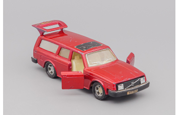 VOLVO 245 Estate, red