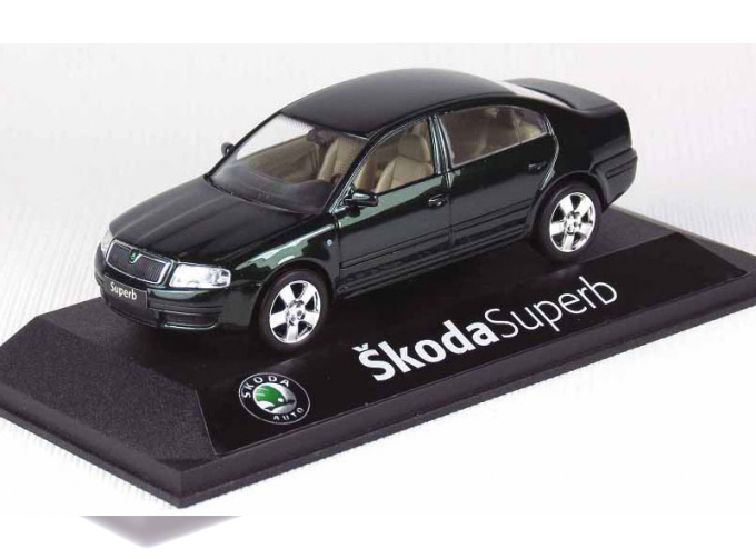 SKODA Superb, dark green