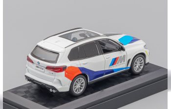 BMW X5M, white