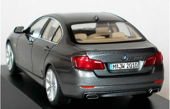 BMW 5er 550i F10 (2010), space grau met.
