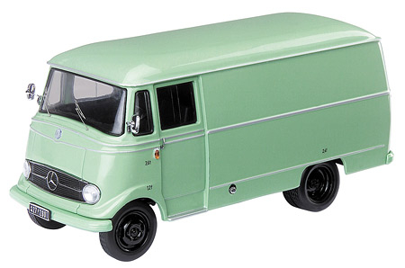 МERCEDES-BENZ L319, light green