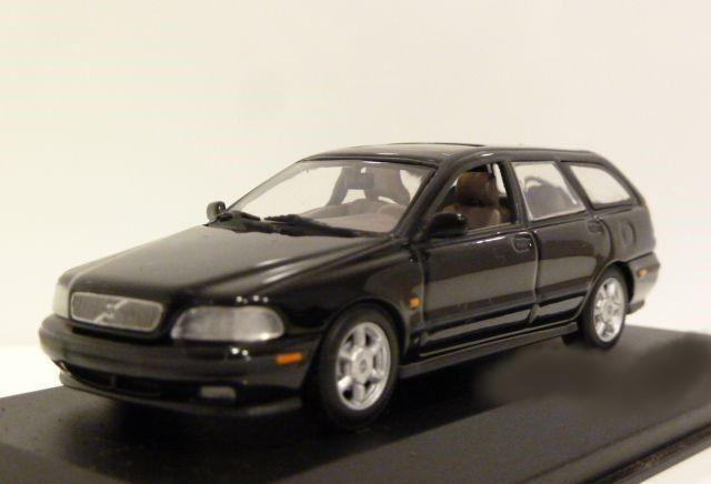 VVOLVO V40 Break (1996), black