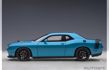 Dodge Challenger 392 Hemi Scat Pack Shaker - 2018 (B5 blue pearl coat)