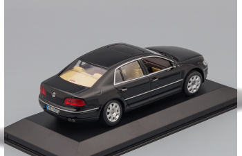 VOLKSWAGEN Phaeton, black