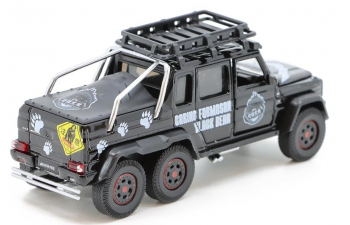MERCEDES-BENZ G63 AMG 6x6 with Black Bear Family