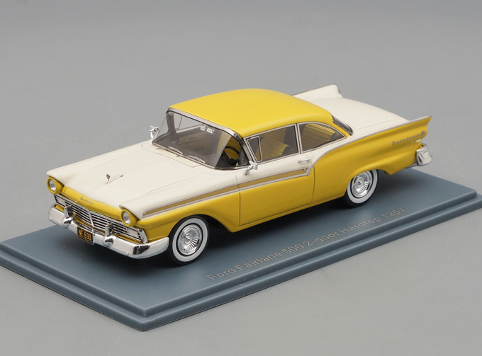 FORD Fairlane 500 Hardtop Coupe 2-Door (1957), yellow / white