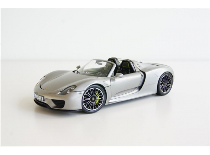 PORSCHE 918 Spyder (2013), silver metallic