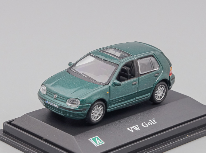 VOLKSWAGEN Golf, green