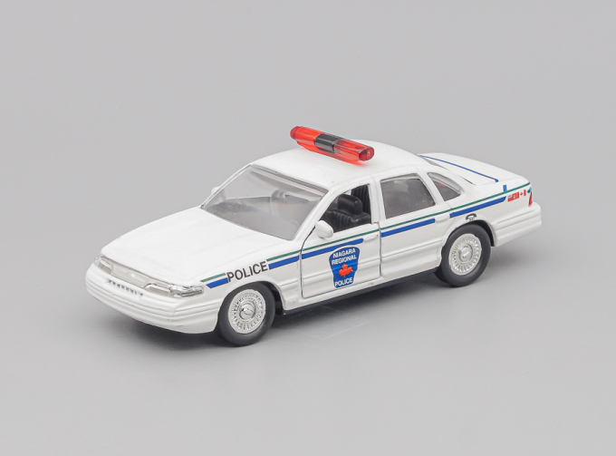 FORD Crown Victoria Niagara Police, white