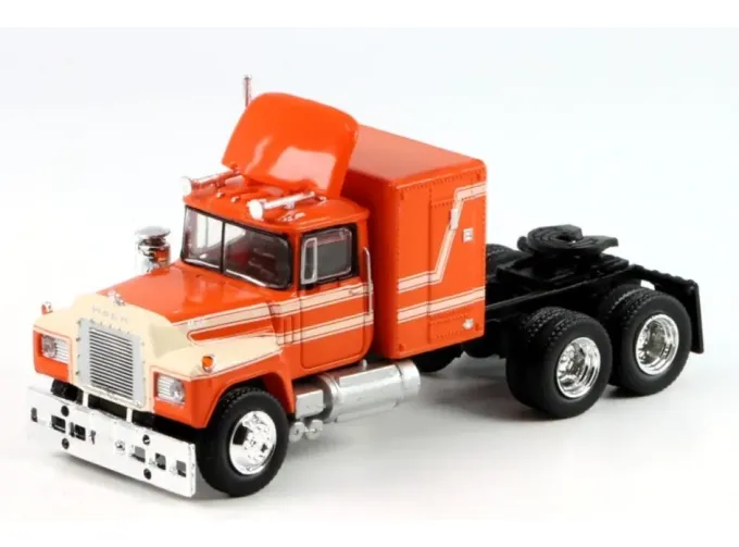 MACK RS 700 (1966), dark orange / light beige
