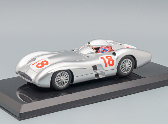 MERCEDES-BENZ W196 R #18 Juan Manuel Fangio Чемпион мира (1955)