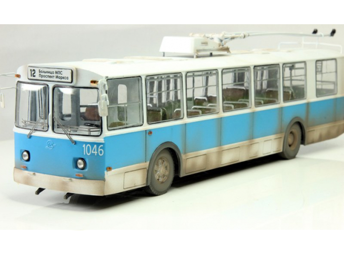 ЗиУ-9 троллейбус (загрязненный)