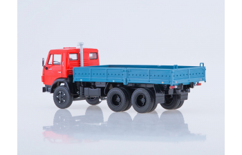 Камский грузовик 5320 бортовой, красный / синий