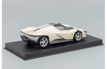 FERRARI Daytona SP3 (2021), white metallic