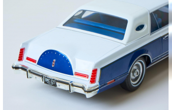 LINCOLN Continental Mark V (1978), White/Dark Blue