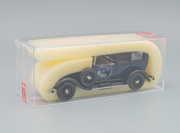 ISOTTA FRASCHINI Tipo 8A Coupe de Ville (1926), blue / black