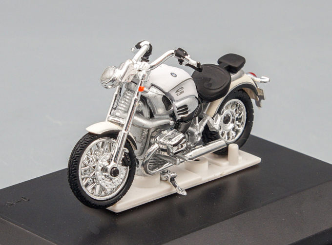 BMW R1200, white