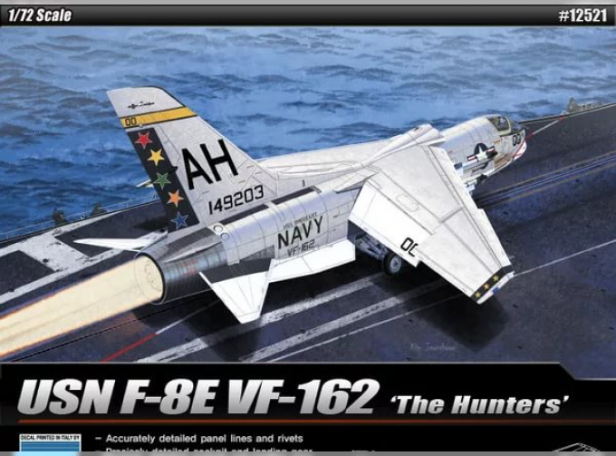 Сборная модель Самолет USN F-8E VF-162 "The Hunters"