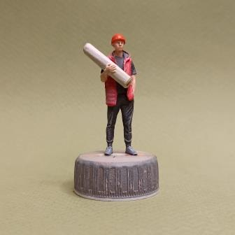 Фигура 0892 Антоха с рулоном, окрашенная (цвет в ассортименте)