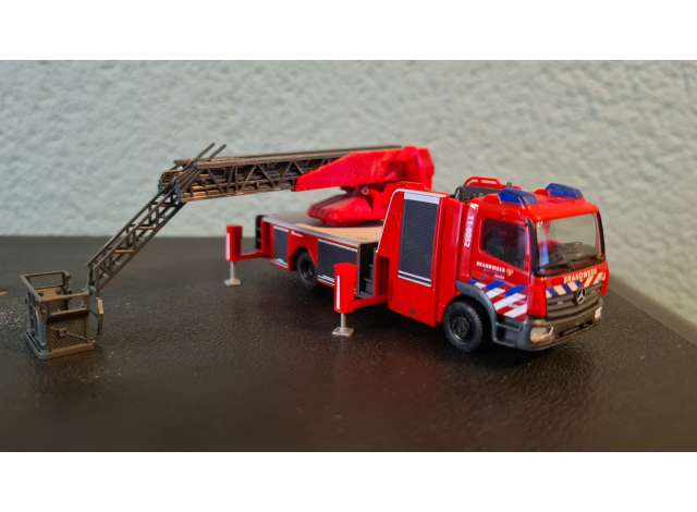 Mercedes Benz Atego *Zaandam 11-8052*, red / grey