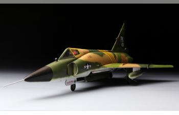 Сборная модель Самолет F-102A Delta Dagger Deucew Case X