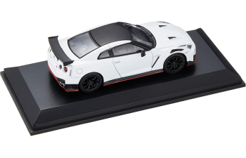 NISSAN GT-R NISMO (R35) (2020), brilliant white pearl