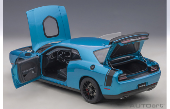 Dodge Challenger 392 Hemi Scat Pack Shaker - 2018 (B5 blue pearl coat)