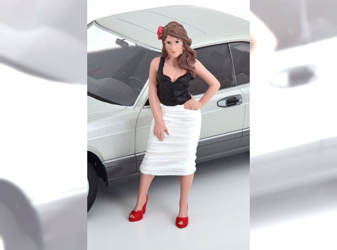 FIGUR Pin-Up Girl Suzy Car model not included in the price