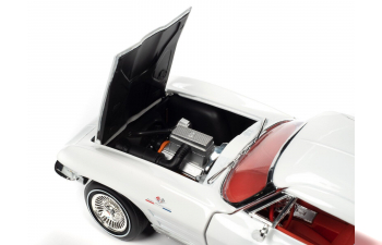 CHEVROLET Corvette C2 Z06 Coupe (1963), creme-white