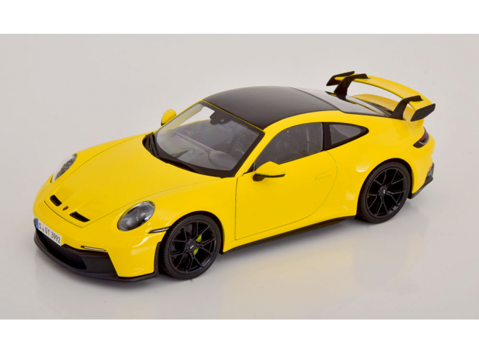 PORSCHE 911 (992) GT3 (2022), yellow