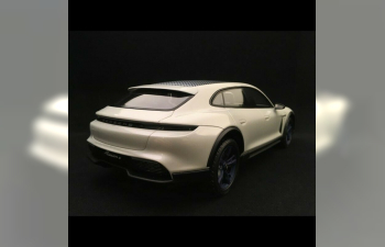 PORSCHE Mission E Cross Turismo 2018 gris blanc