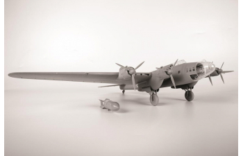 Сборная модель Советский бомбардировщик ТБ-7