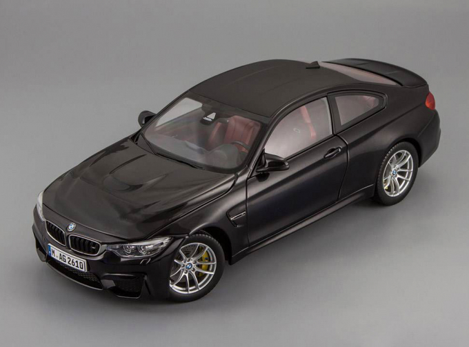 BMW M4 Coupe F82 (2014), matt black