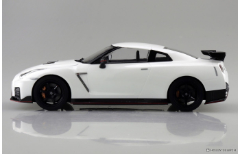 Сборная модель Nissan GT-R R35 Nismo (2017) Brilliant White Pearl