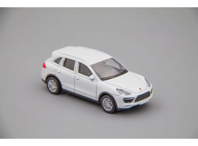 PORSCHE Cayenne Turbo S, white