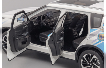 MITSUBISHI Outlander (2023), white / light blue