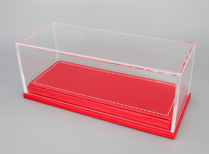 Прозрачный бокс подставка из красной кожи (173*70*68mm)